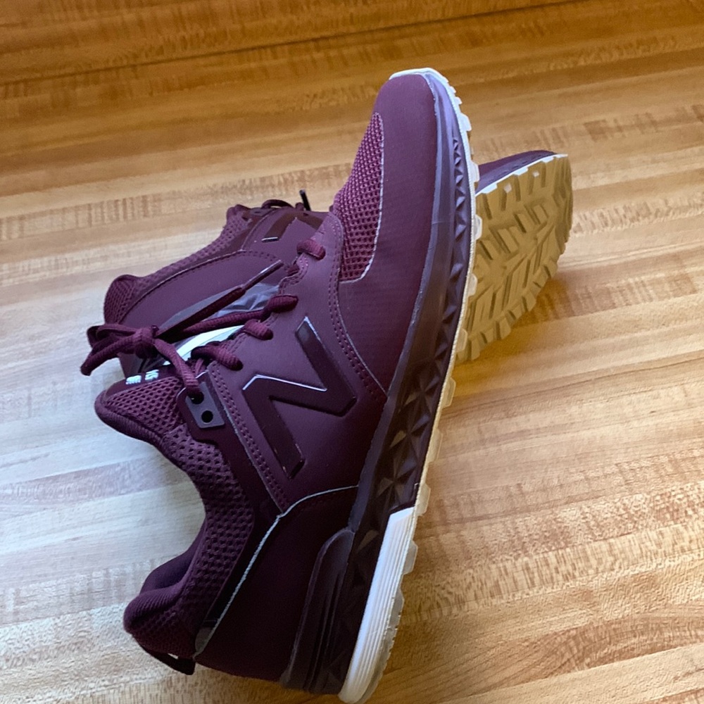 New Balance 574 Boys in maroon size 7